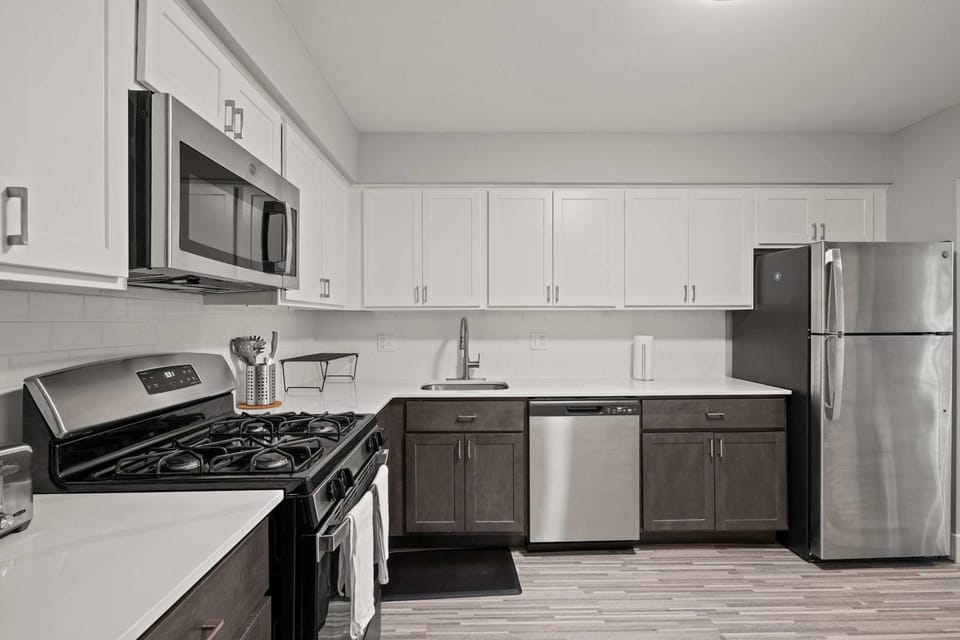 Elegant Escape Prime Location & Style Apartment in Rochester