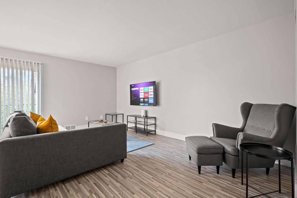Elegant Escape Prime Location & Style Apartment in Rochester