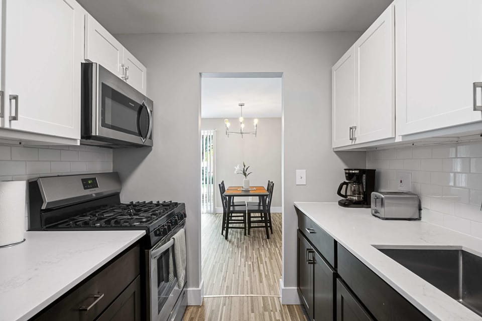 Serene & Modern Haven for Relaxation Apartment in Rochester