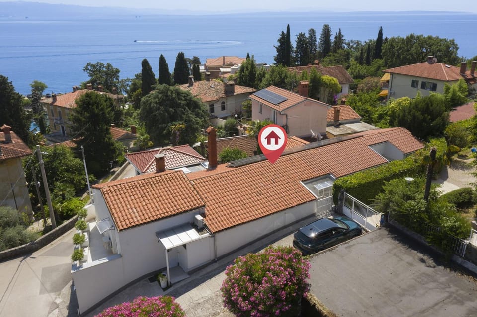 Property building, Neighbourhood, Sea view