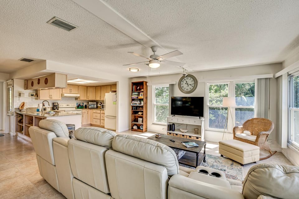 Outdoor Oasis: Canal-Front Home in Crystal River House in Crystal River