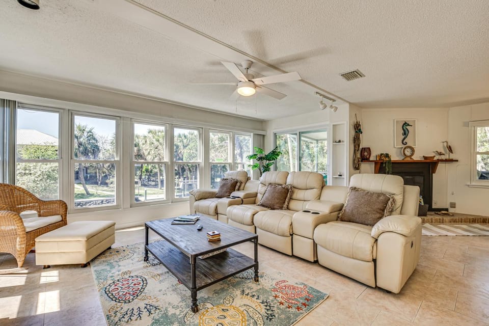 Outdoor Oasis: Canal-Front Home in Crystal River House in Crystal River