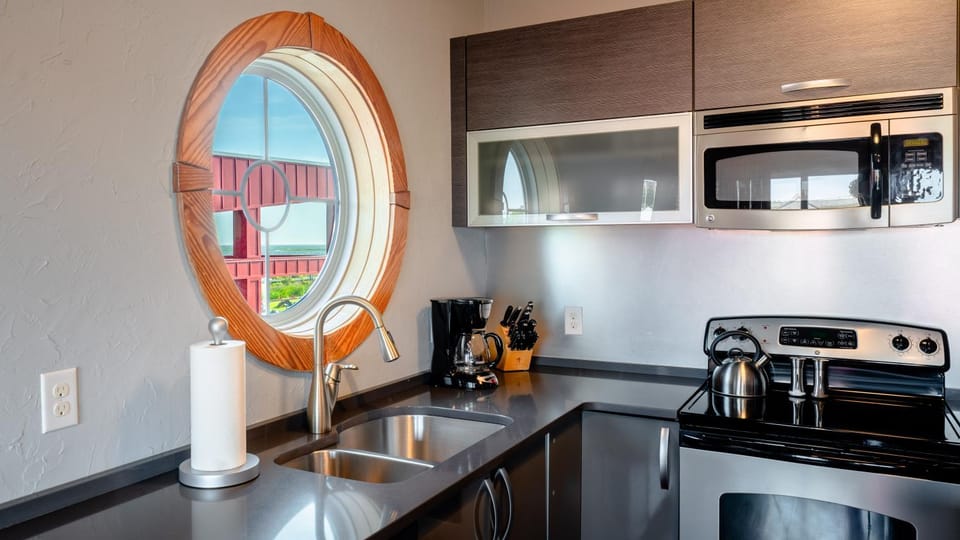 Avon Pier - 2-Bedroom, 2-Bathroom Suite at REAL Watersports Apartment in Waves