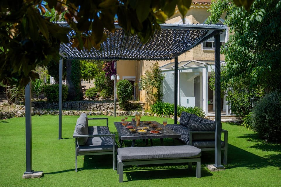 Patio, Spring, Day, Garden, Living room, Seating area, Garden view, sunbed