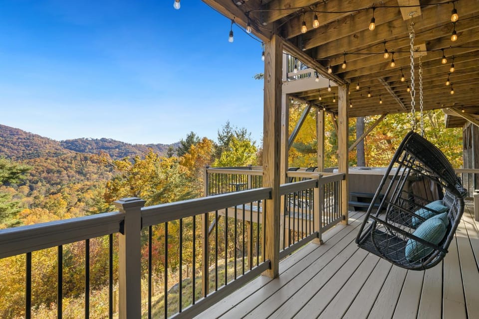 Hillside Hideaway by Carolina Mornings House in Asheville