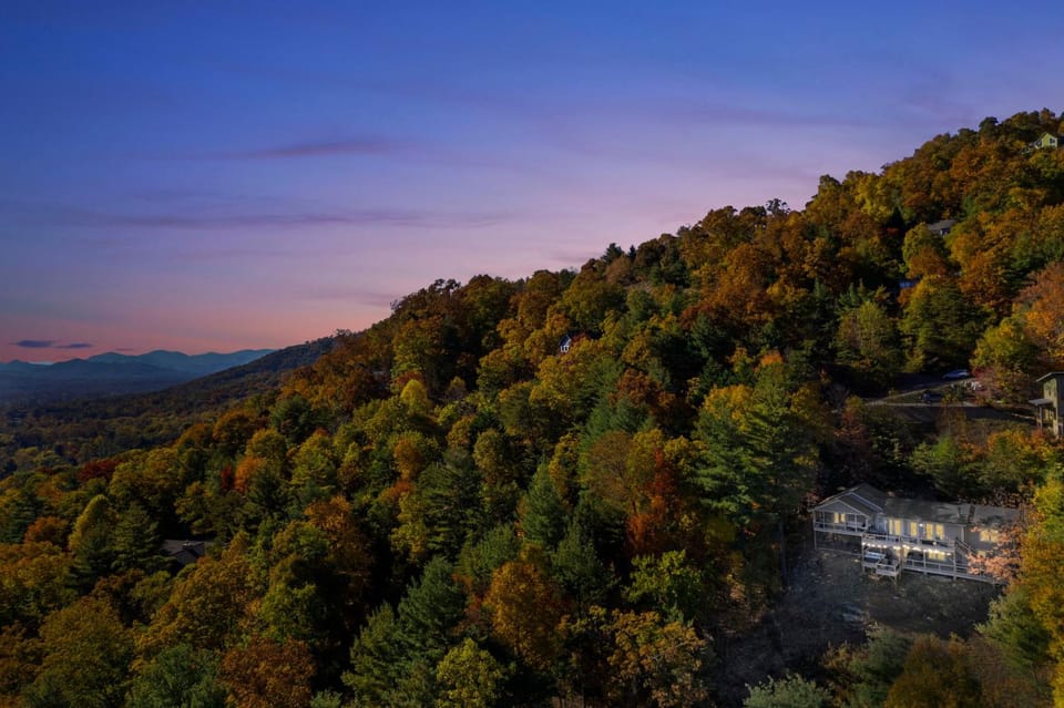Hillside Hideaway by Carolina Mornings House in Asheville