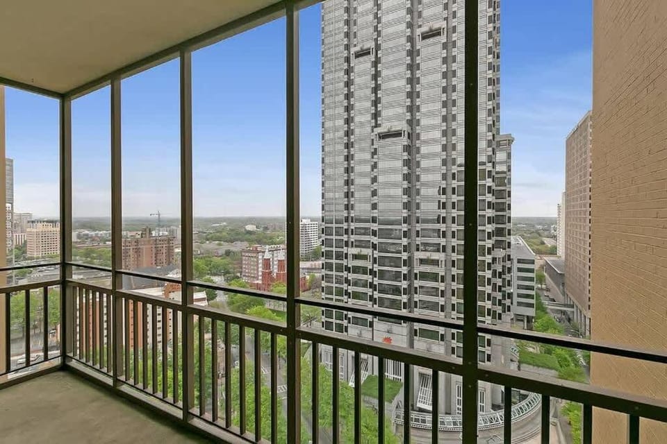 Hotel District Downtown ATL 1 Bedroom Condo House in Atlanta