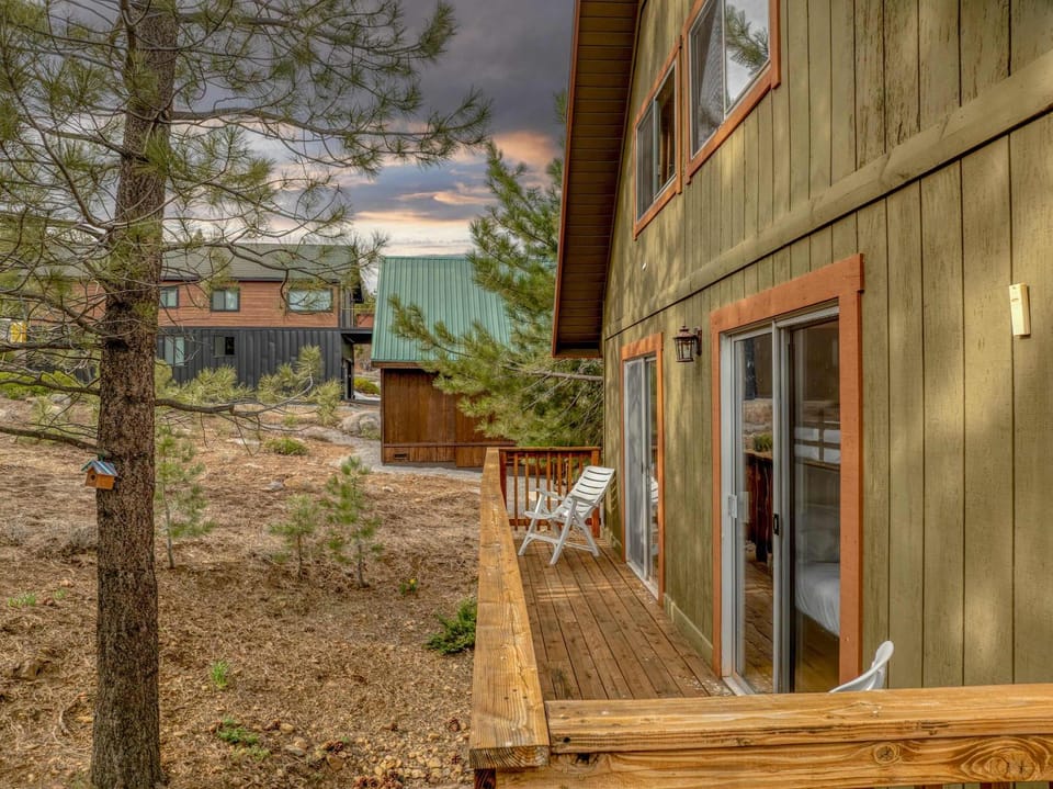Spacious Truckee Retreat with Fireplace & Deck House in Truckee