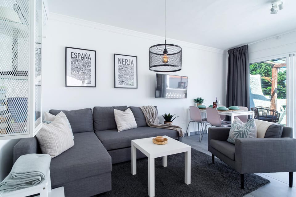 Communal lounge/ TV room, Living room