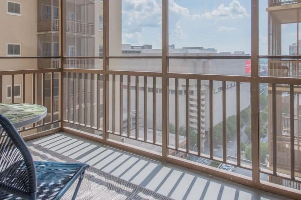 Condo with Skyline Views near Peachtree Center House in Atlanta