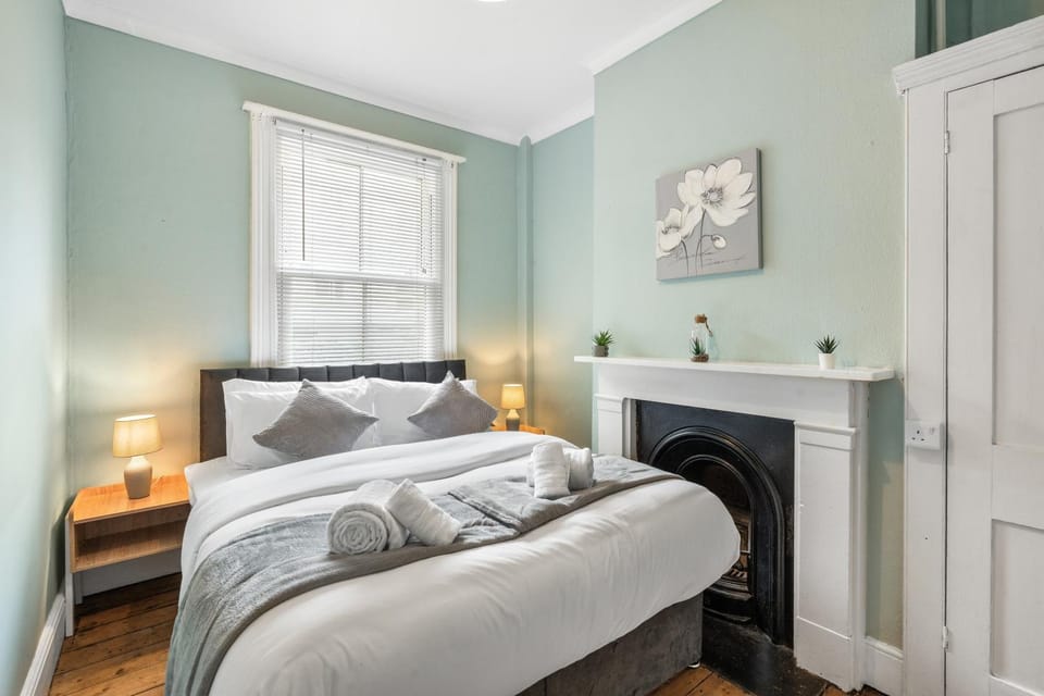 The Quirk & Timber Retreat with Free parking House in Brighton