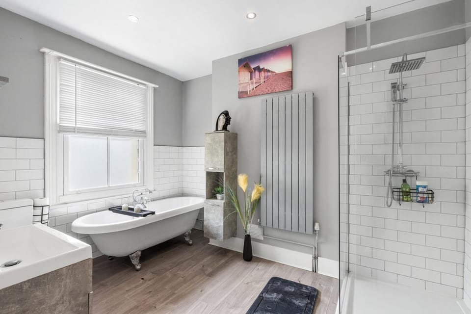 The Quirk & Timber Retreat with Free parking House in Brighton