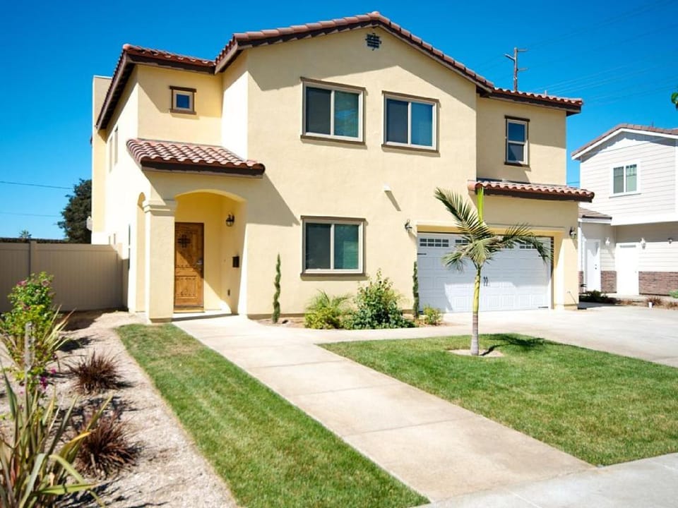 F-32 La Casa de Mickey House in Anaheim