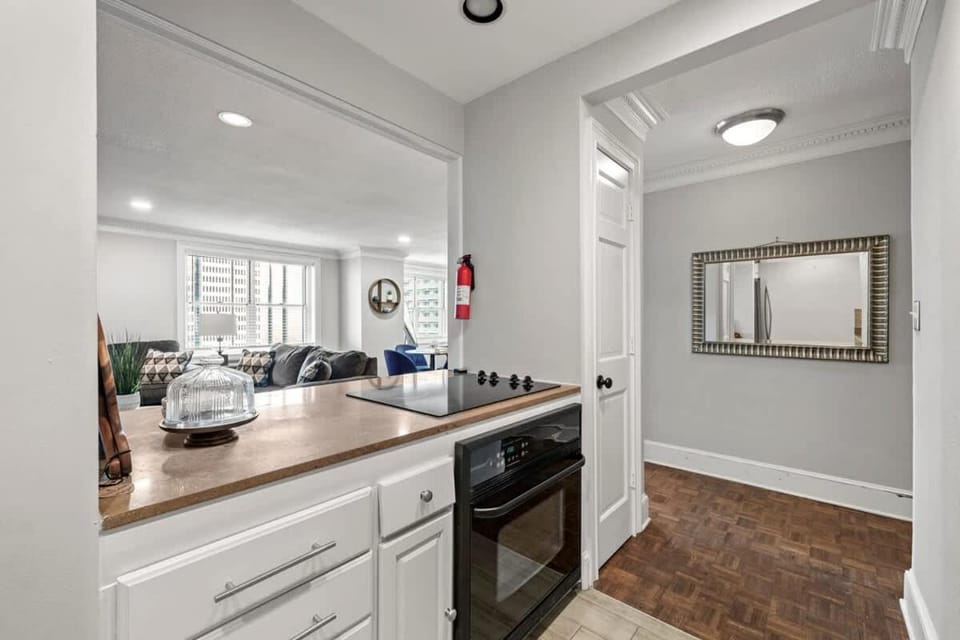 Prime Downtown Atlanta Studio 19th Floor House in Atlanta