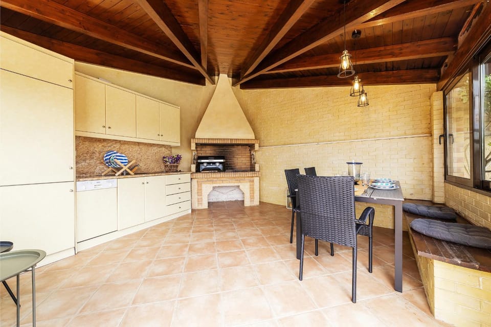 BBQ facilities, Seating area