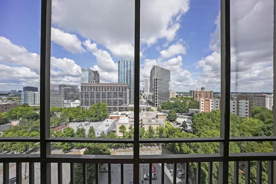Prime Downtown Atlanta Condo with Balcony House in Atlanta