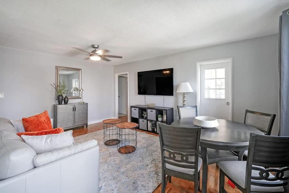 Prime Downtown Atlanta Condo with Balcony House in Atlanta
