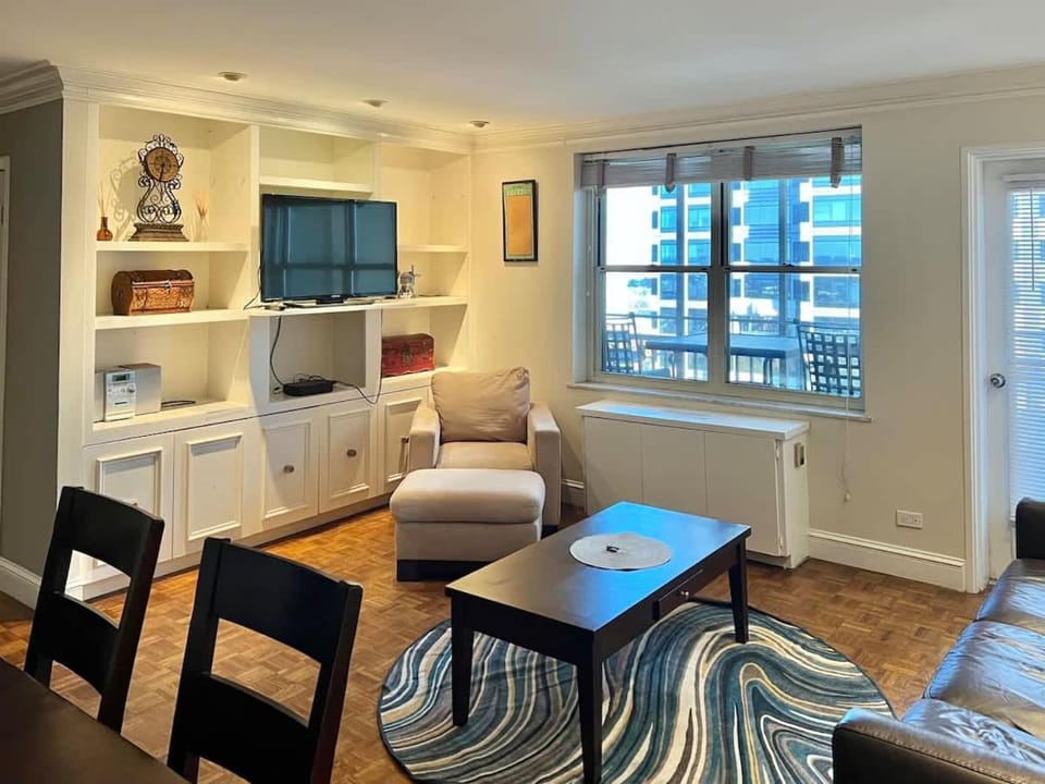 Prime Downtown Atlanta Condo 17th Floor House in Atlanta
