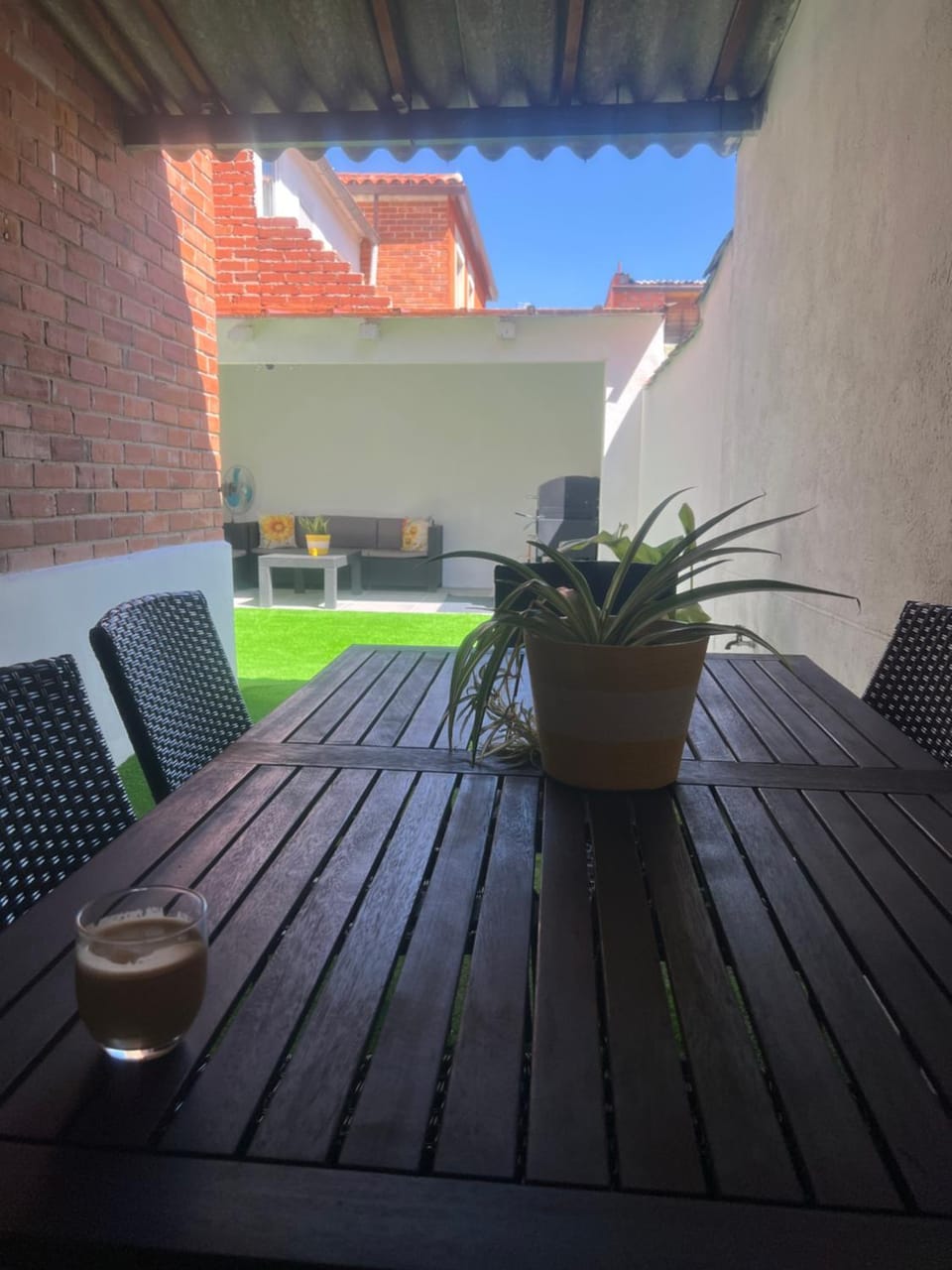 Patio, Day, Garden, Living room, Seating area, Dining area