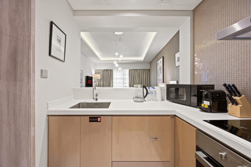 Kitchen or kitchenette, hair dresser, minibar