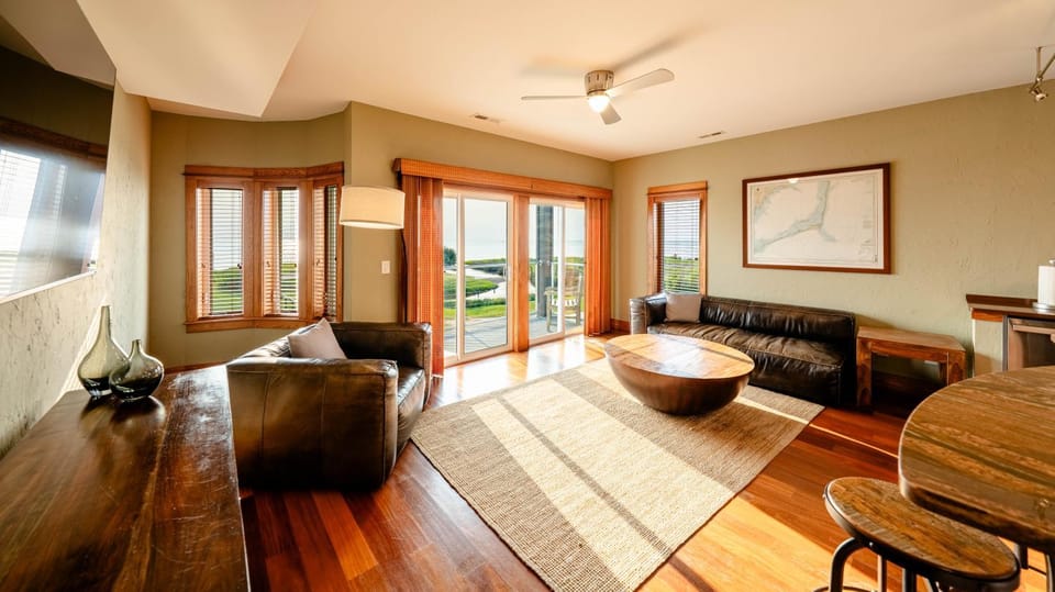 Kite Point - Waterfront 2-Bedroom, 2-Bathroom Suite at REAL Watersports Apartment in Waves