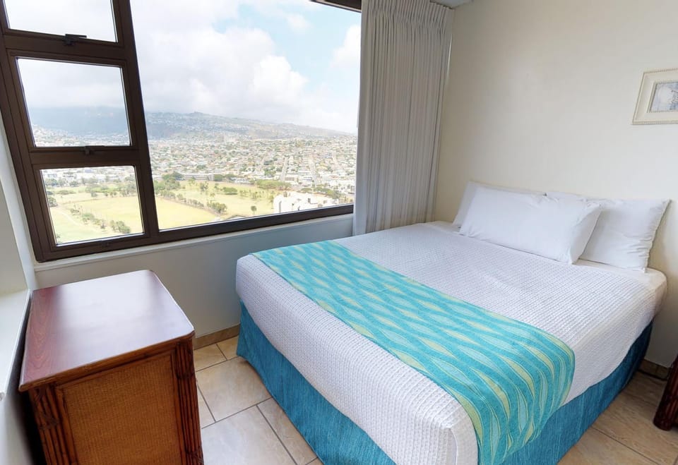 Sky-High Waikiki Escape 3711T2 Apartment in Honolulu