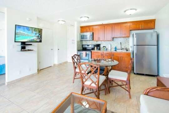 Sky-High Waikiki Escape--Mountain and Golf Course Views, Steps to the Beach and Free Parking (23711) Apartment in Honolulu