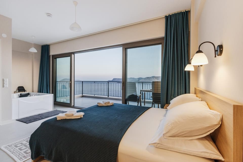 Bed, Photo of the whole room, Bedroom, Sea view, towels