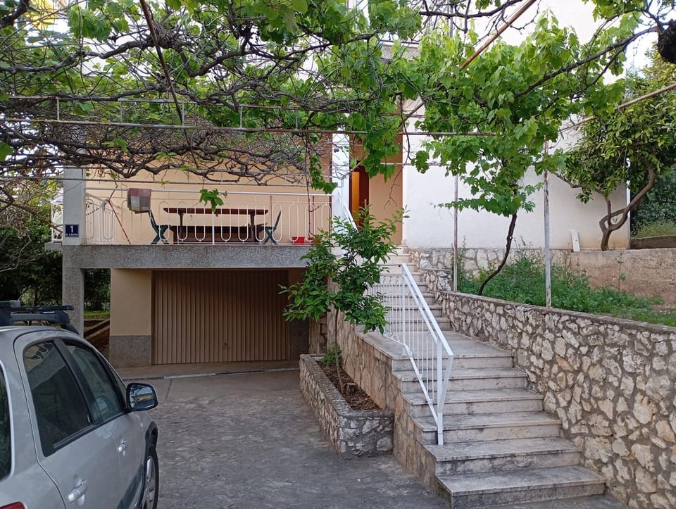 Property building, Facade/entrance, Garden