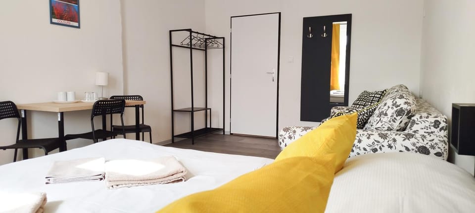 Bed, Photo of the whole room, Seating area, Bedroom, towels