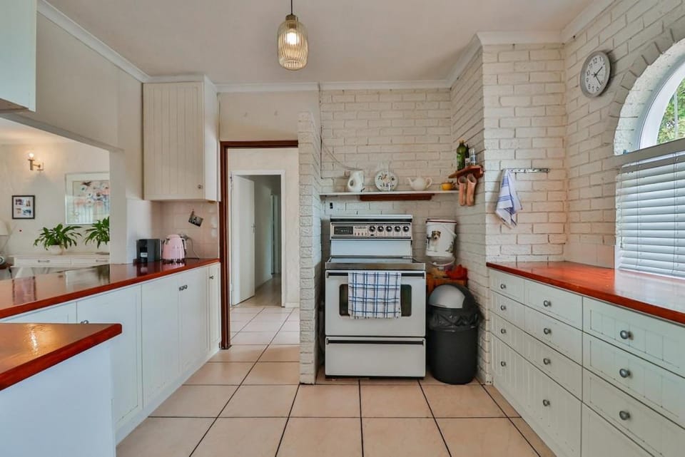 Kitchen or kitchenette, Communal kitchen