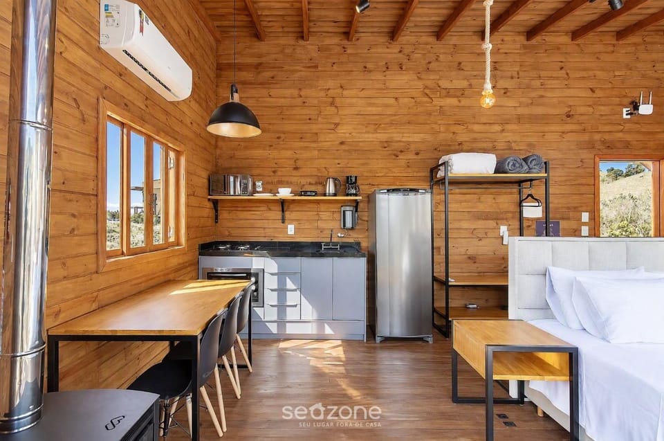Bedroom, Mountain view