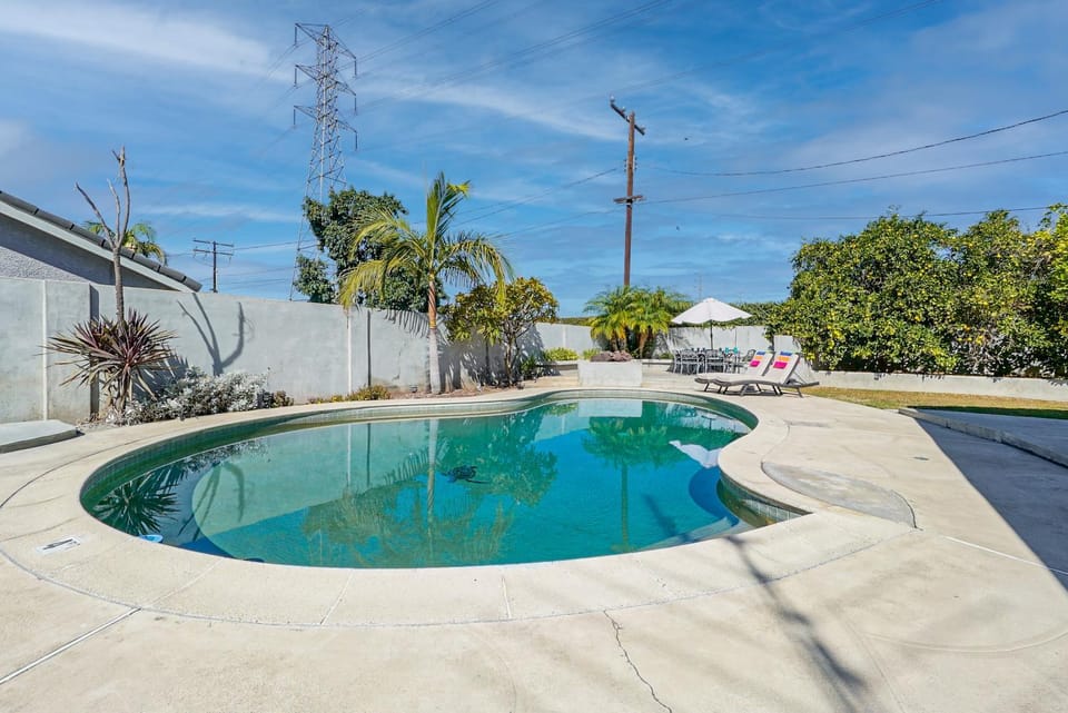 F-65 Adventure House House in Anaheim