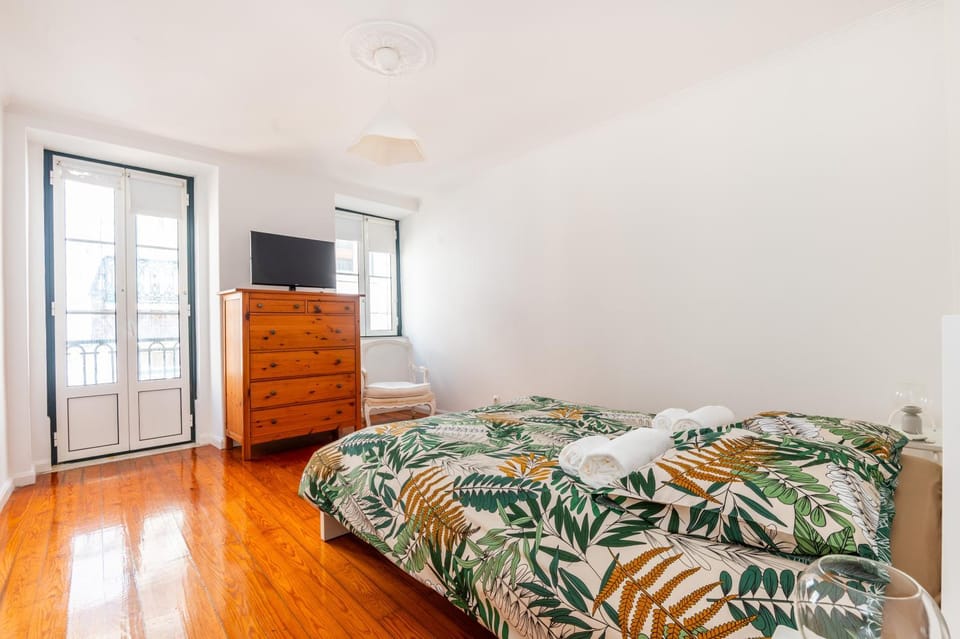 Bed, TV and multimedia, Photo of the whole room, Evening entertainment, Bedroom