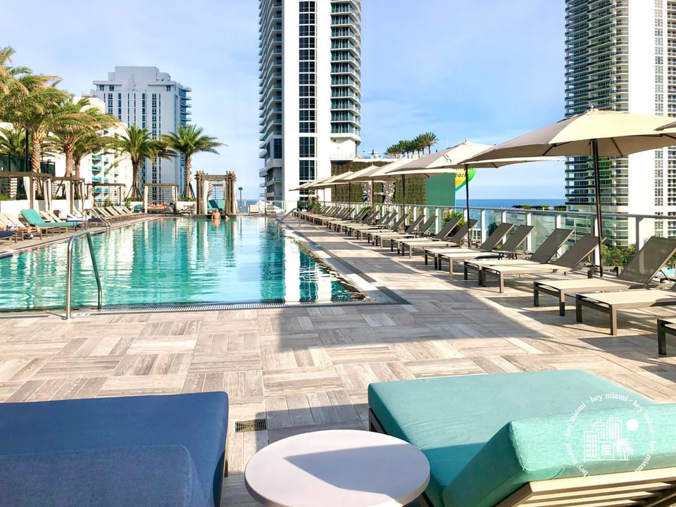 3 BDR Beach Bliss Apartment hotel in Hollywood Beach
