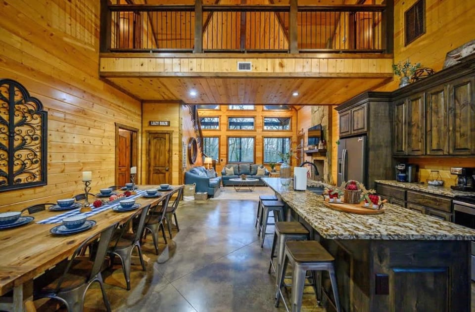 Lazy Daze Lodge - Hot Tub Playset & Firepit House in Broken Bow