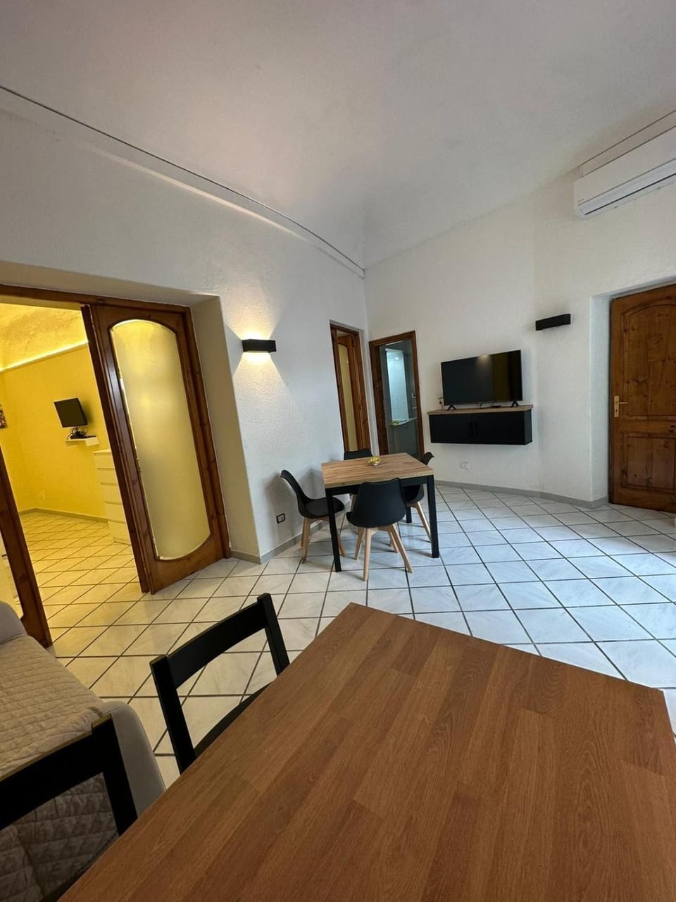 Communal lounge/ TV room, TV and multimedia, Living room, Dining area