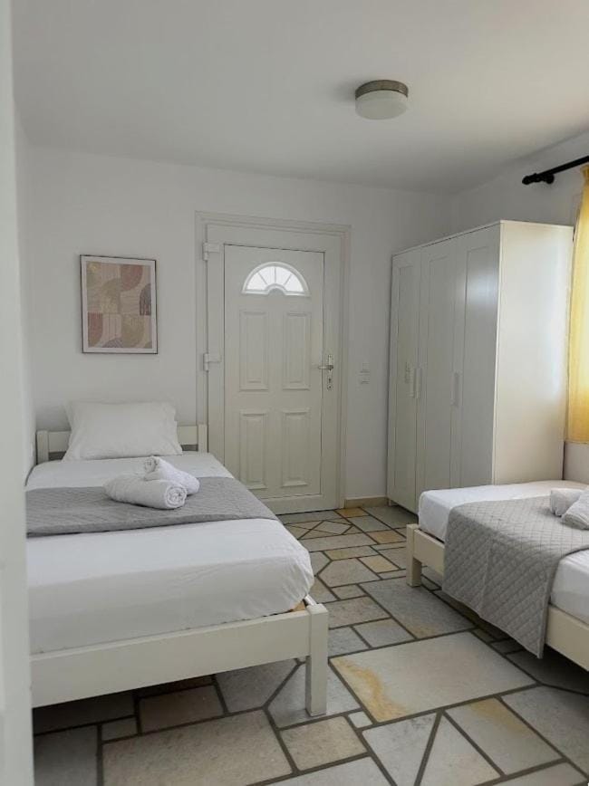 Barewake 's place Charming Retreat - Calm escape Apt Apartment in Paros, Greece