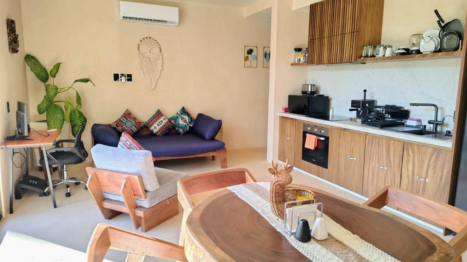 Kitchen or kitchenette, Living room