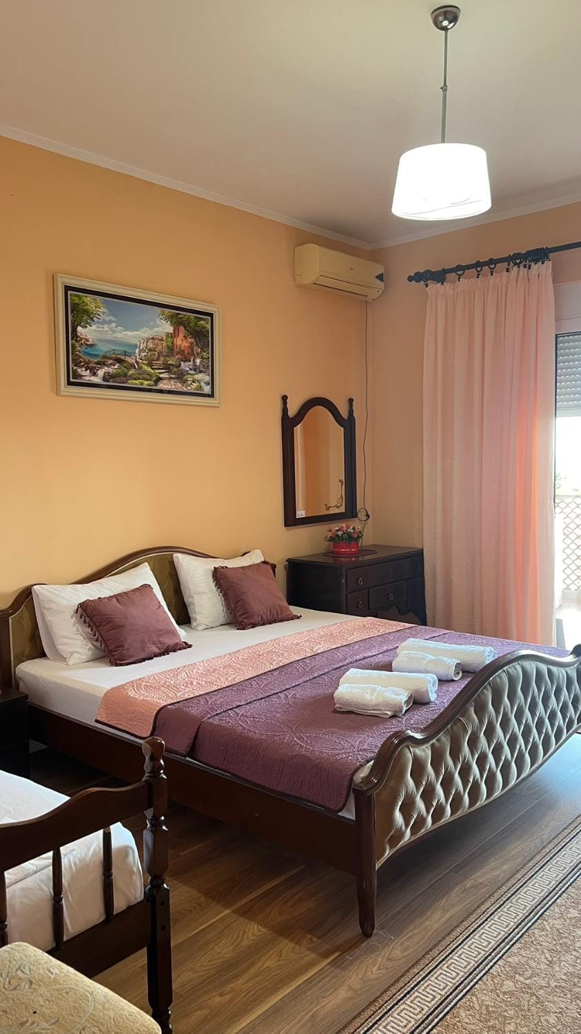 Bed, Bedroom, towels