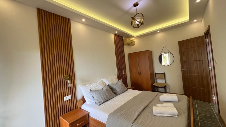 Bed, Photo of the whole room, Bedroom, towels, wardrobe