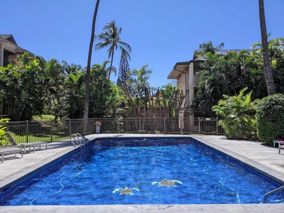 Family Fun! Selfie Wall, Walk to Beach, Pool,3 TV House in Kihei