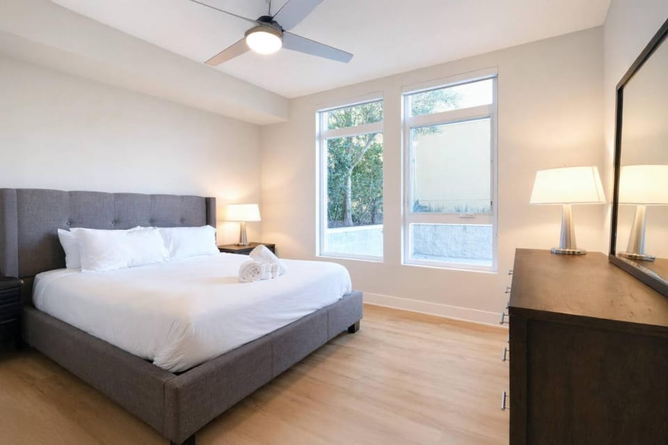 Hollywood Vacation Apartments Capsule hotel in Hollywood