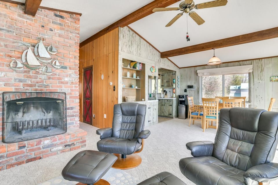 Private Beach: Waterfront Home on Lake Huron! House in Michigan