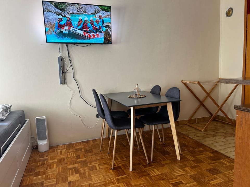TV and multimedia, Kitchen or kitchenette, Dining area