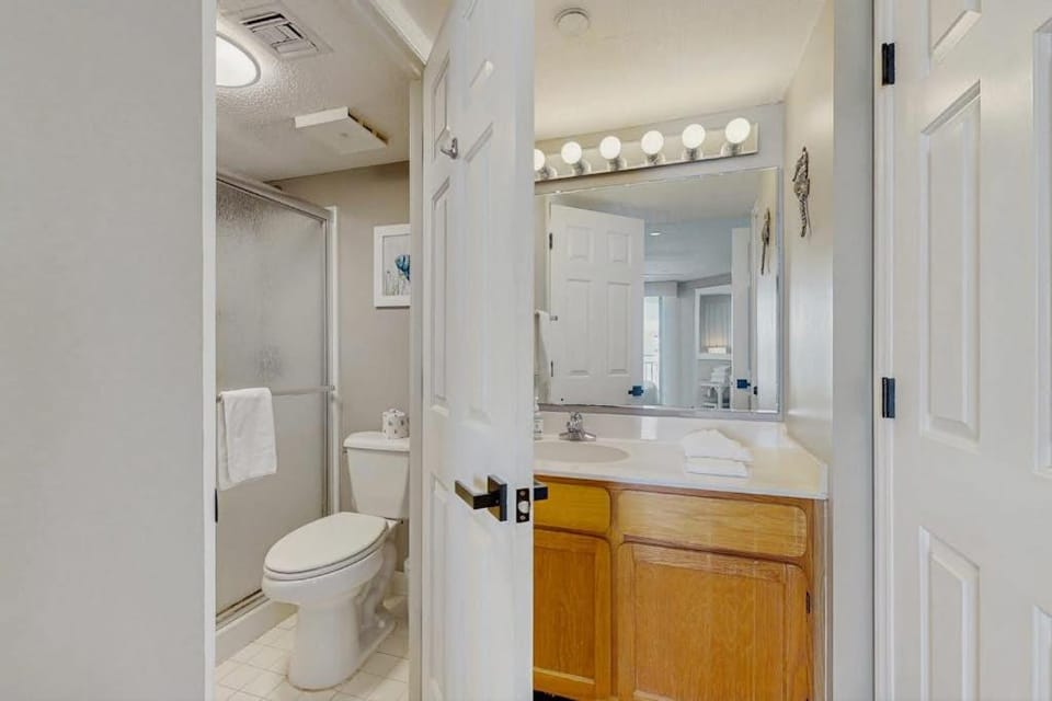 Surfmaster by the Sea 208 Apartment in Garden City