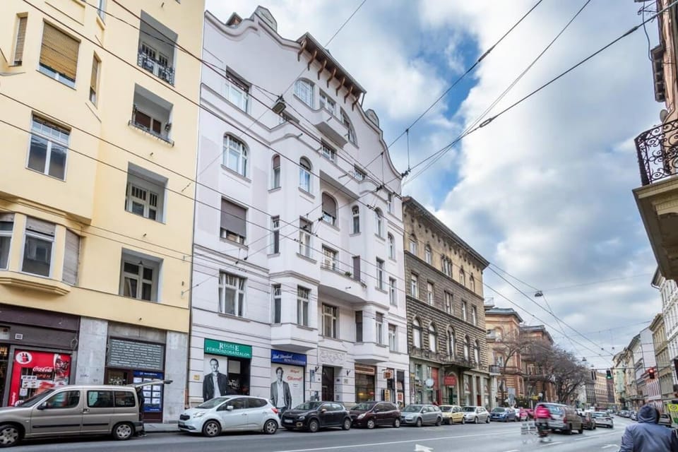 New Spacious & Central Home Apartment in Budapest