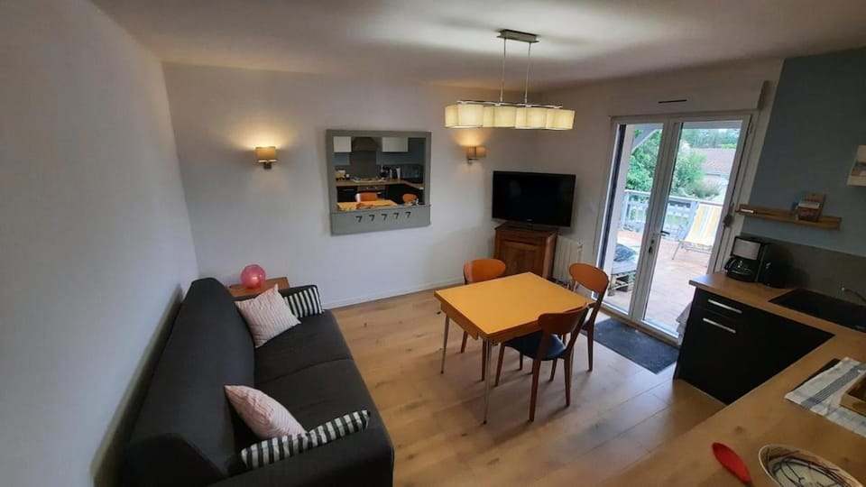 TV and multimedia, Kitchen or kitchenette, Seating area, Dining area