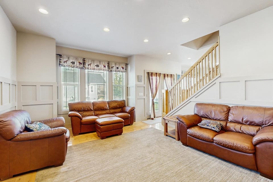 Bear Shore Retreat House in Garden City