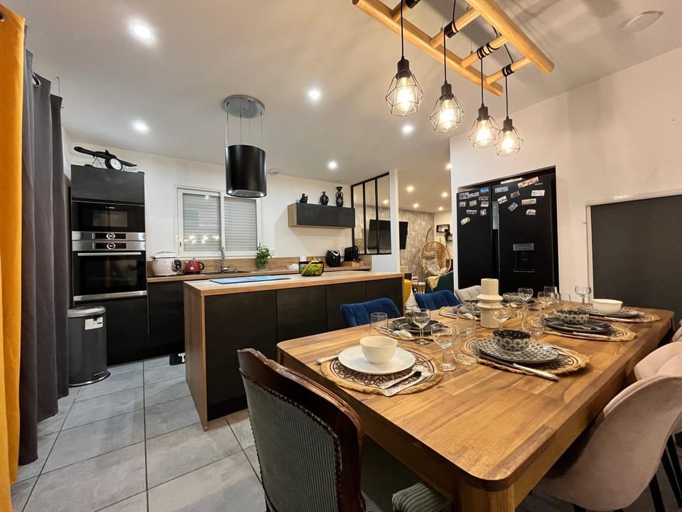 Dining area, dishwasher, stove